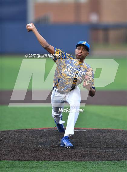 Thumbnail 1 in Solorio vs. Simeon photogallery.