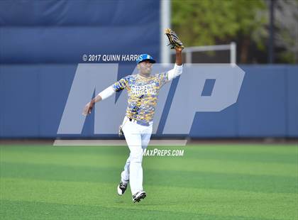 Thumbnail 2 in Solorio vs. Simeon photogallery.