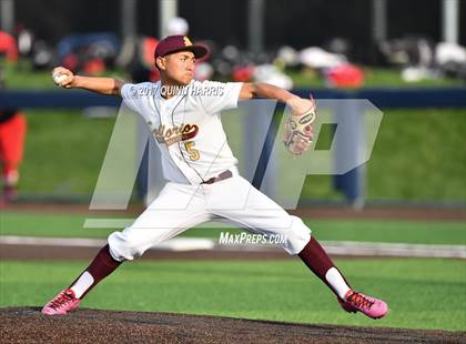 Thumbnail 3 in Solorio vs. Simeon photogallery.