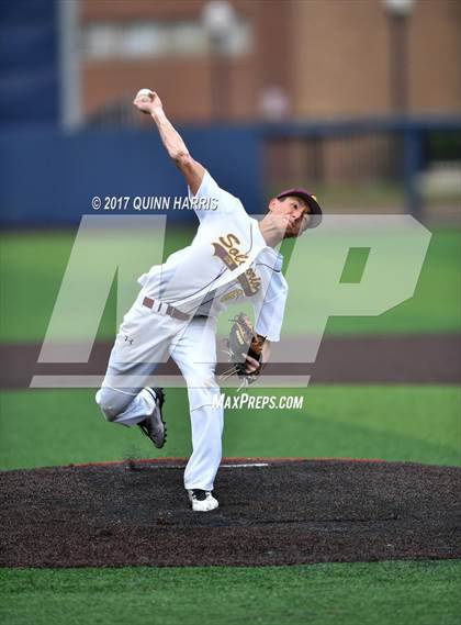 Thumbnail 1 in Solorio vs. Simeon photogallery.