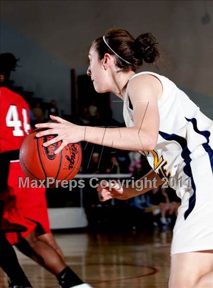 Thumbnail 2 in Holy Cross vs. Notre Dame Academy (35th District Championship) photogallery.