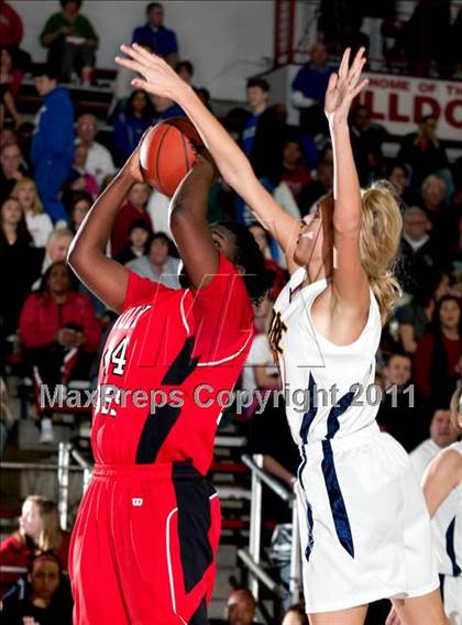 Thumbnail 2 in Holy Cross vs. Notre Dame Academy (35th District Championship) photogallery.