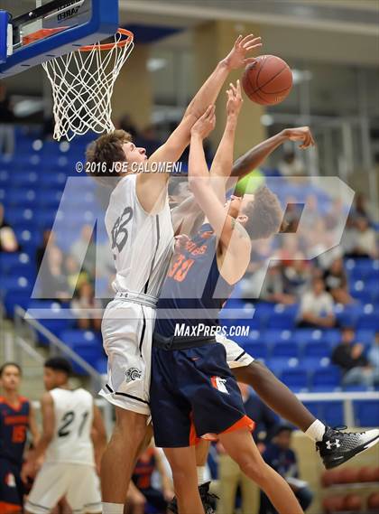 Thumbnail 1 in Brandeis vs. Clark photogallery.