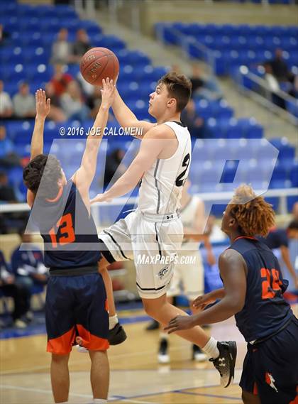 Thumbnail 2 in Brandeis vs. Clark photogallery.