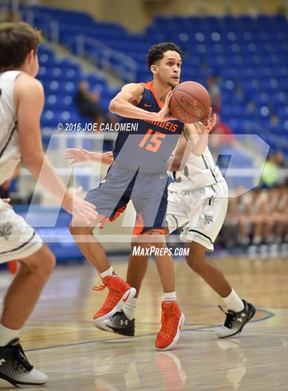 Thumbnail 1 in Brandeis vs. Clark photogallery.
