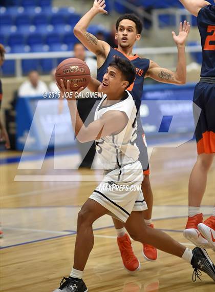 Thumbnail 3 in Brandeis vs. Clark photogallery.