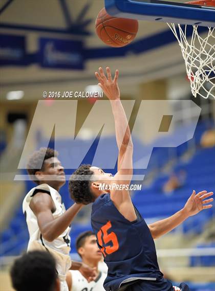 Thumbnail 2 in Brandeis vs. Clark photogallery.