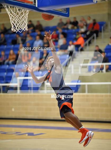 Thumbnail 3 in Brandeis vs. Clark photogallery.
