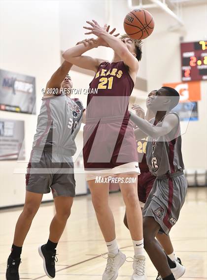 Thumbnail 1 in Menlo-Atherton vs.Rancho Mirage (Frosh) (Rancho Mirage Holiday Invitational) photogallery.