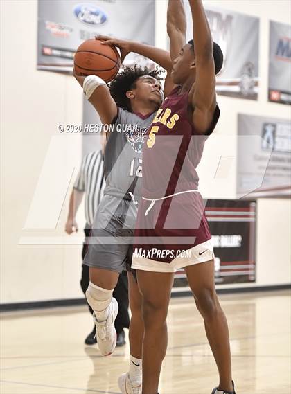 Thumbnail 3 in Menlo-Atherton vs.Rancho Mirage (Frosh) (Rancho Mirage Holiday Invitational) photogallery.