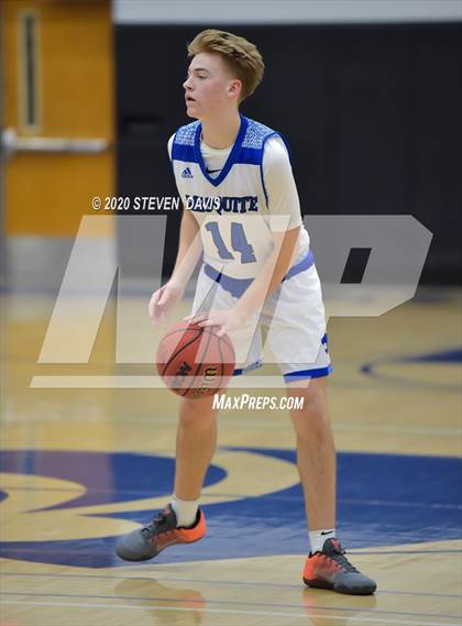 Thumbnail 1 in Marcos de Niza vs Mesquite photogallery.