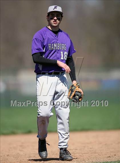 Thumbnail 3 in Gowanda @ Hamburg photogallery.