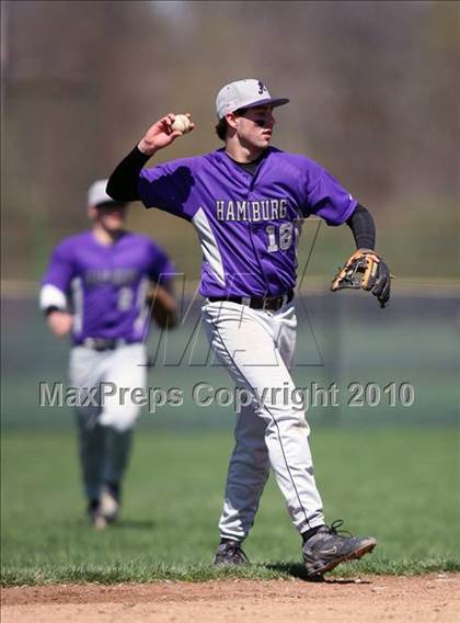 Thumbnail 3 in Gowanda @ Hamburg photogallery.