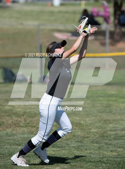 Thumbnail 3 in El Camino vs. Carlsbad photogallery.