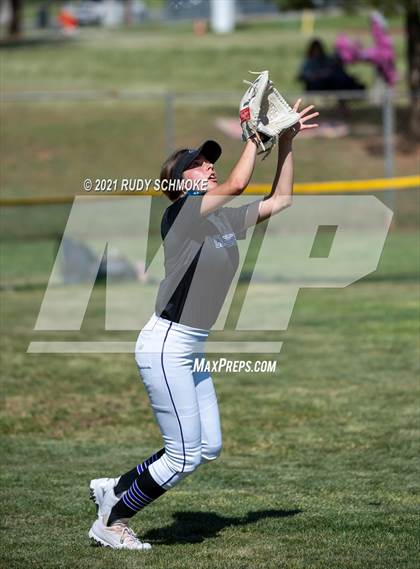 Thumbnail 2 in El Camino vs. Carlsbad photogallery.