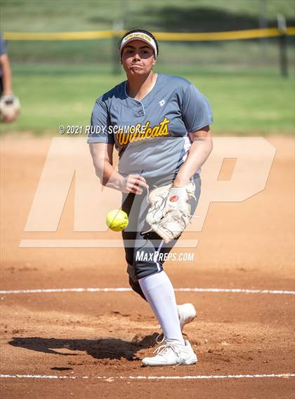 Thumbnail 1 in El Camino vs. Carlsbad photogallery.