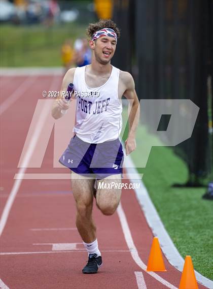 Thumbnail 2 in Section XI Boys Track Championships photogallery.