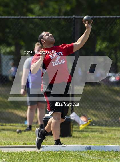 Thumbnail 3 in Section XI Boys Track Championships photogallery.