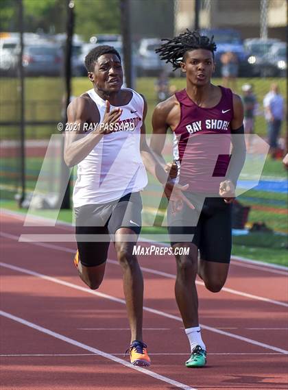Thumbnail 1 in Section XI Boys Track Championships photogallery.