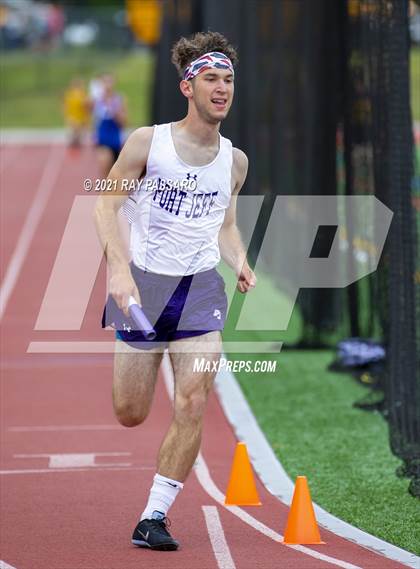 Thumbnail 2 in Section XI Boys Track Championships photogallery.