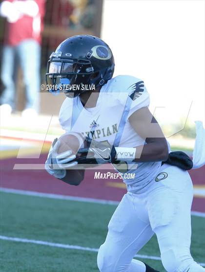 Thumbnail 1 in Mater Dei Catholic vs. Olympian (CIF SDS Division 2 Final) photogallery.