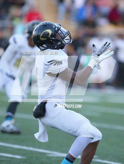 Thumbnail 3 in Mater Dei Catholic vs. Olympian (CIF SDS Division 2 Final) photogallery.
