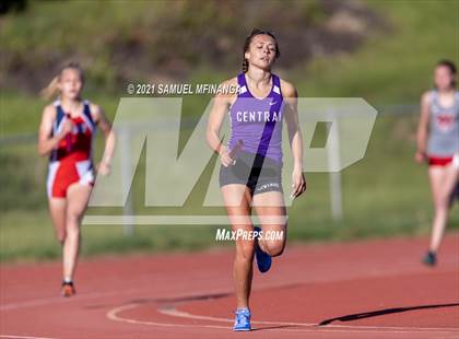 Thumbnail 3 in Metro Conference Track and Field Meet (4X400 Meter) photogallery.