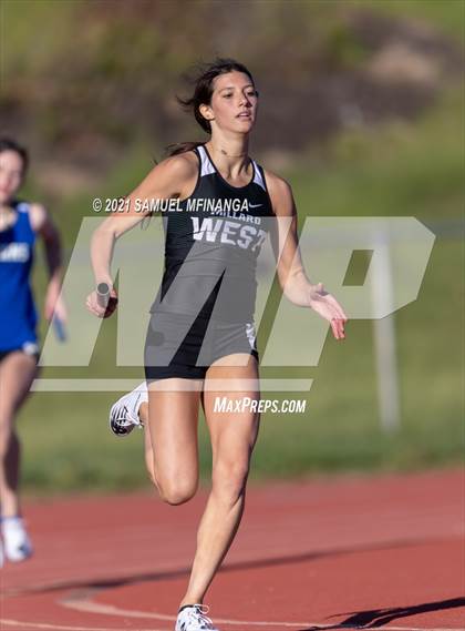 Thumbnail 3 in Metro Conference Track and Field Meet (4X400 Meter) photogallery.