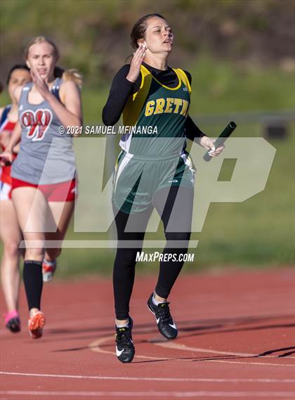Thumbnail 2 in Metro Conference Track and Field Meet (4X400 Meter) photogallery.