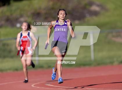 Thumbnail 2 in Metro Conference Track and Field Meet (4X400 Meter) photogallery.