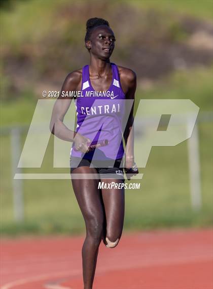Thumbnail 3 in Metro Conference Track and Field Meet (4X400 Meter) photogallery.