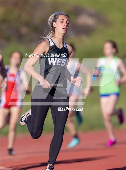 Thumbnail 3 in Metro Conference Track and Field Meet (4X400 Meter) photogallery.