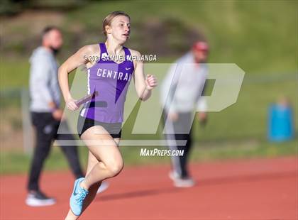 Thumbnail 3 in Metro Conference Track and Field Meet (4X400 Meter) photogallery.