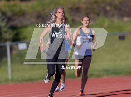 Thumbnail 2 in Metro Conference Track and Field Meet (4X400 Meter) photogallery.