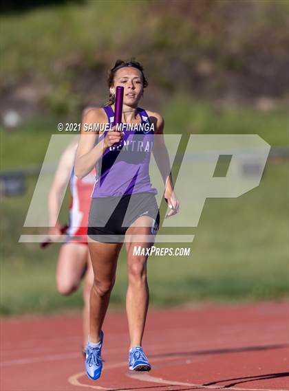 Thumbnail 1 in Metro Conference Track and Field Meet (4X400 Meter) photogallery.
