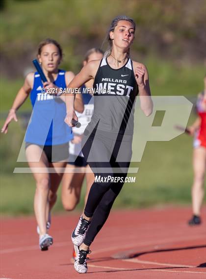 Thumbnail 2 in Metro Conference Track and Field Meet (4X400 Meter) photogallery.