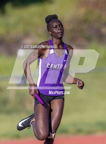 Thumbnail 2 in Metro Conference Track and Field Meet (4X400 Meter) photogallery.