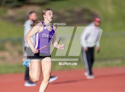 Thumbnail 2 in Metro Conference Track and Field Meet (4X400 Meter) photogallery.
