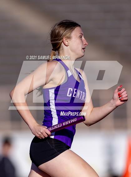 Thumbnail 1 in Metro Conference Track and Field Meet (4X400 Meter) photogallery.