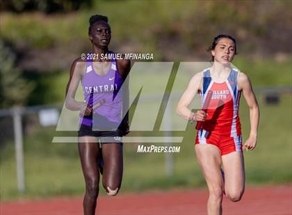 Thumbnail 3 in Metro Conference Track and Field Meet (4X400 Meter) photogallery.