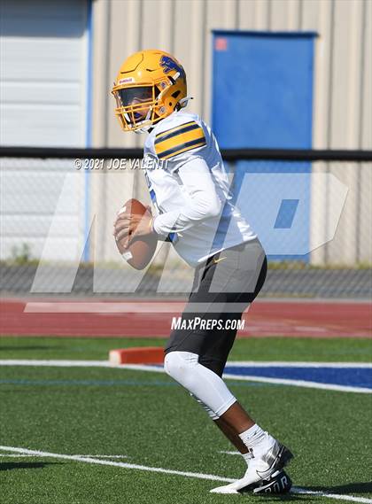 Thumbnail 2 in Lockport vs. Kenmore West photogallery.
