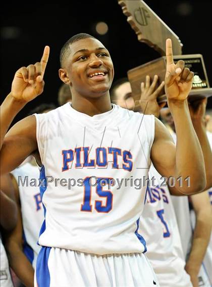 Thumbnail 1 in St. Joseph Notre Dame vs. St. Bernard (CIF State D5 Final) photogallery.