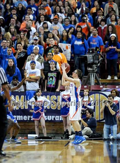 Thumbnail 2 in St. Joseph Notre Dame vs. St. Bernard (CIF State D5 Final) photogallery.