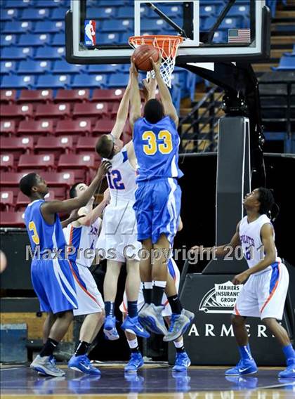 Thumbnail 2 in St. Joseph Notre Dame vs. St. Bernard (CIF State D5 Final) photogallery.