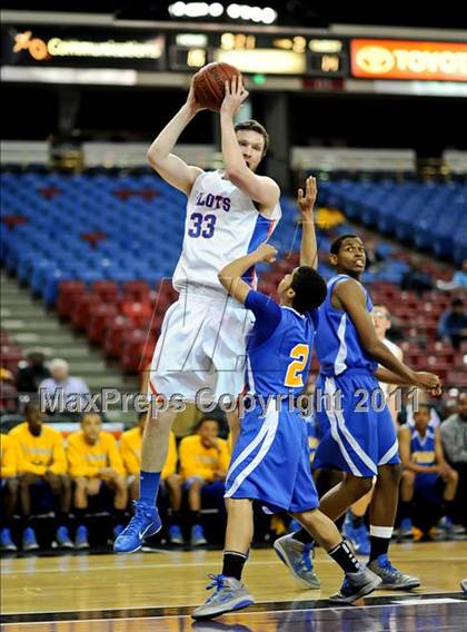 Thumbnail 2 in St. Joseph Notre Dame vs. St. Bernard (CIF State D5 Final) photogallery.