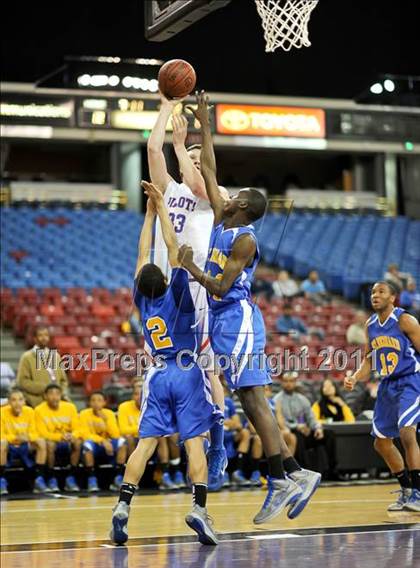Thumbnail 2 in St. Joseph Notre Dame vs. St. Bernard (CIF State D5 Final) photogallery.