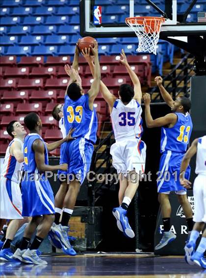 Thumbnail 2 in St. Joseph Notre Dame vs. St. Bernard (CIF State D5 Final) photogallery.