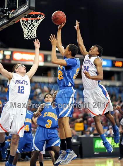 Thumbnail 2 in St. Joseph Notre Dame vs. St. Bernard (CIF State D5 Final) photogallery.