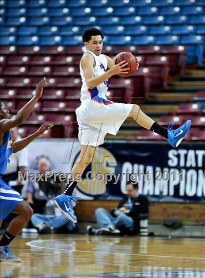 Thumbnail 1 in St. Joseph Notre Dame vs. St. Bernard (CIF State D5 Final) photogallery.