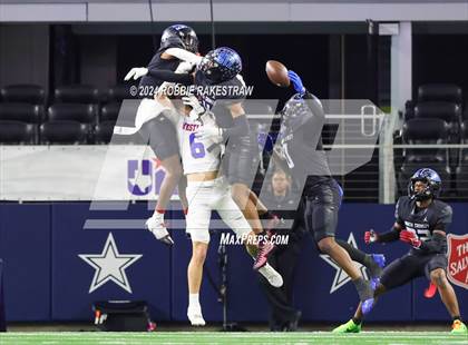Thumbnail 1 in Westlake @ North Crowley (UIL 6A Division I Football Final) photogallery.